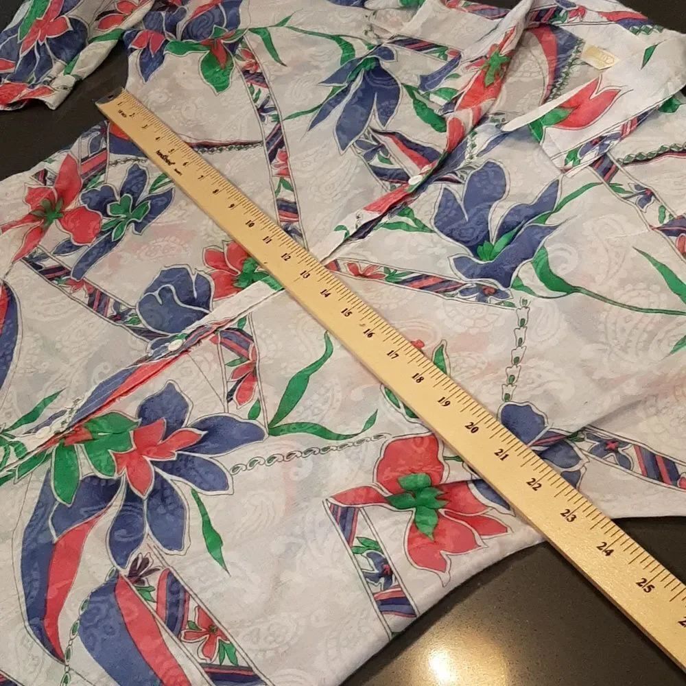 Floral Lightweight Button-Up Blouse - Picture 9 of 9